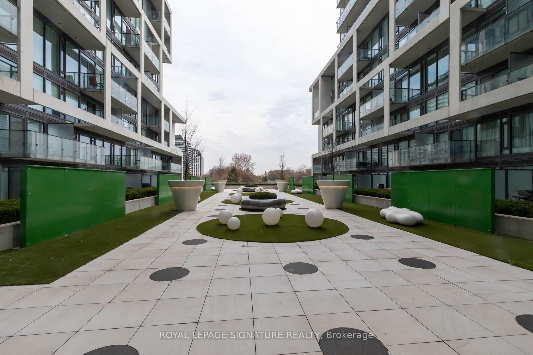 2 Bedrooms Condo at 8 Hillsdale, Toronto For sale