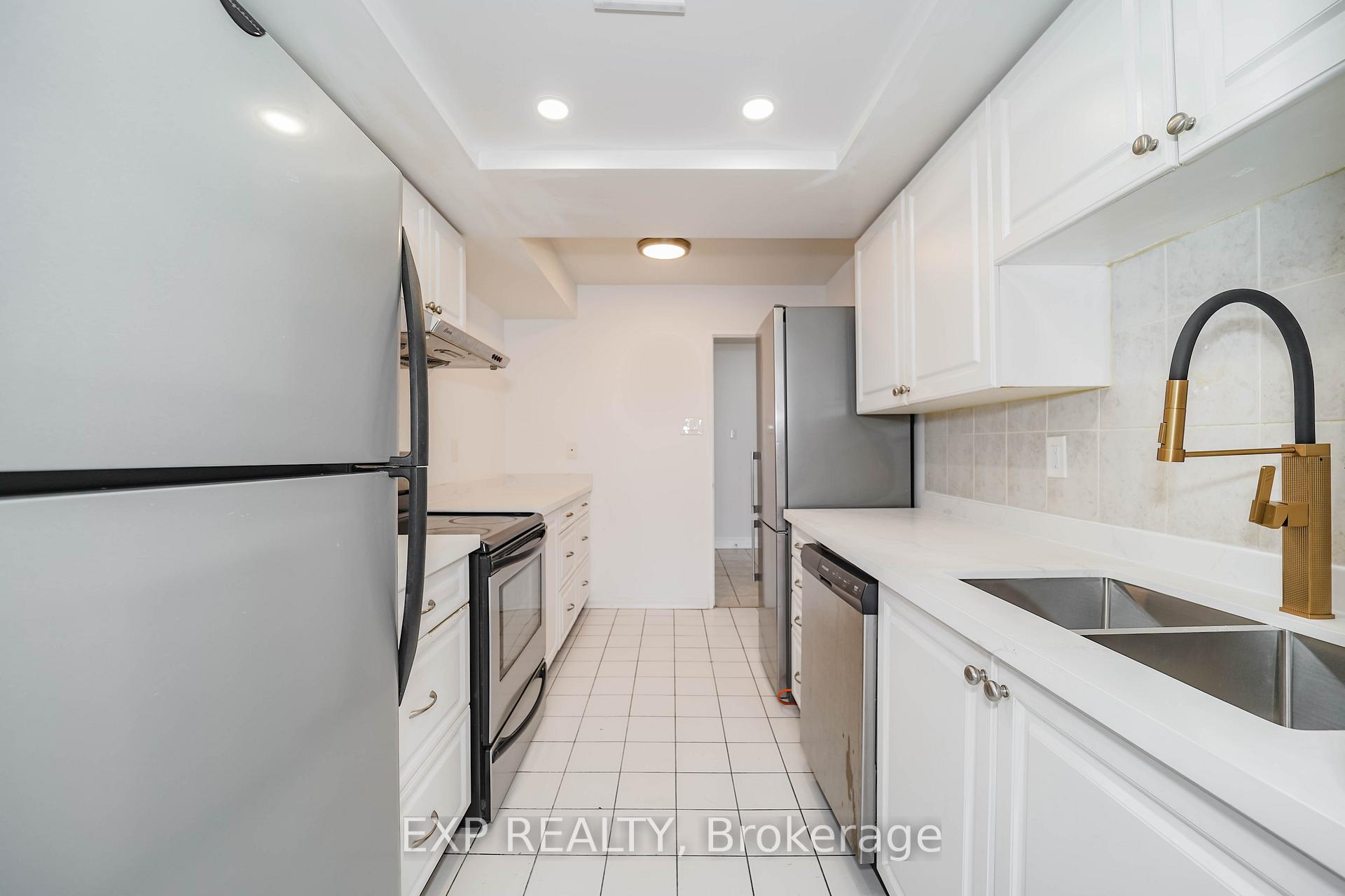 3 Bedrooms Condo at 4450 Tucana,  Mississauga For sale