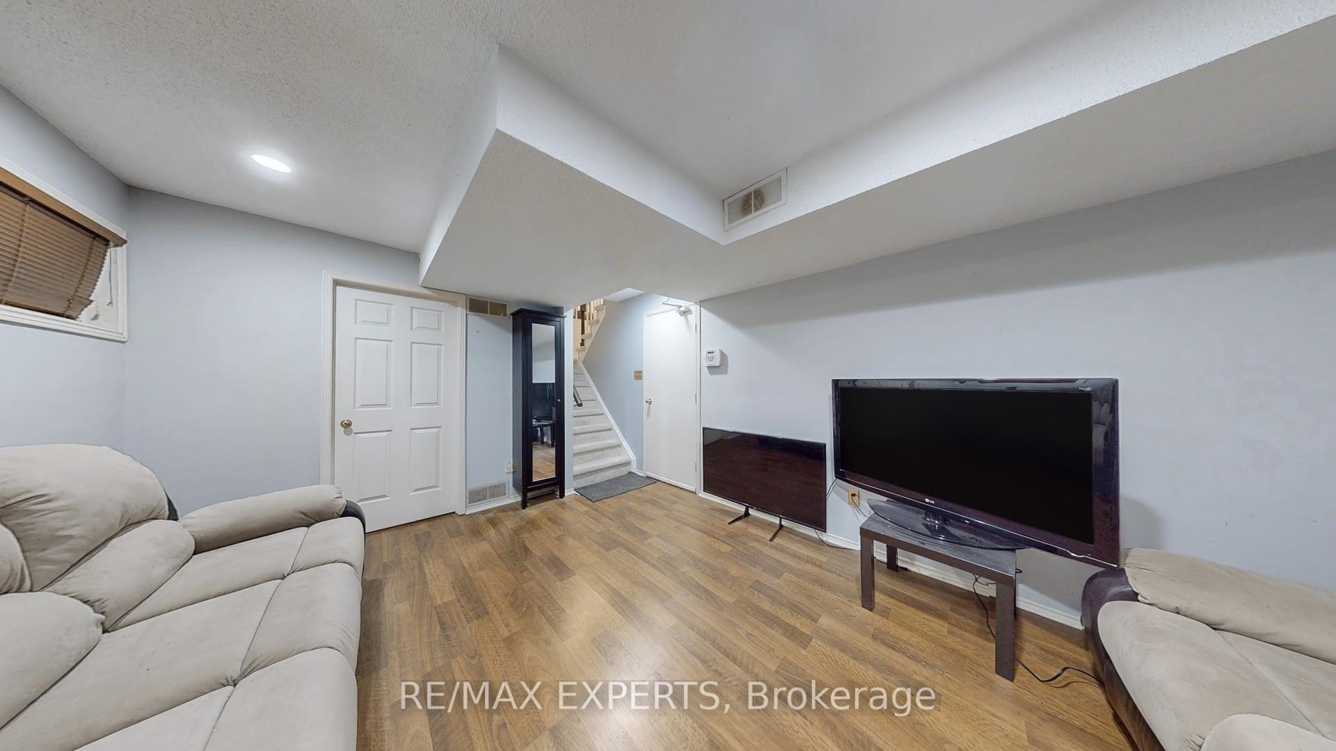 3 Bedrooms Condo at 43 Tamarack, Toronto For sale
