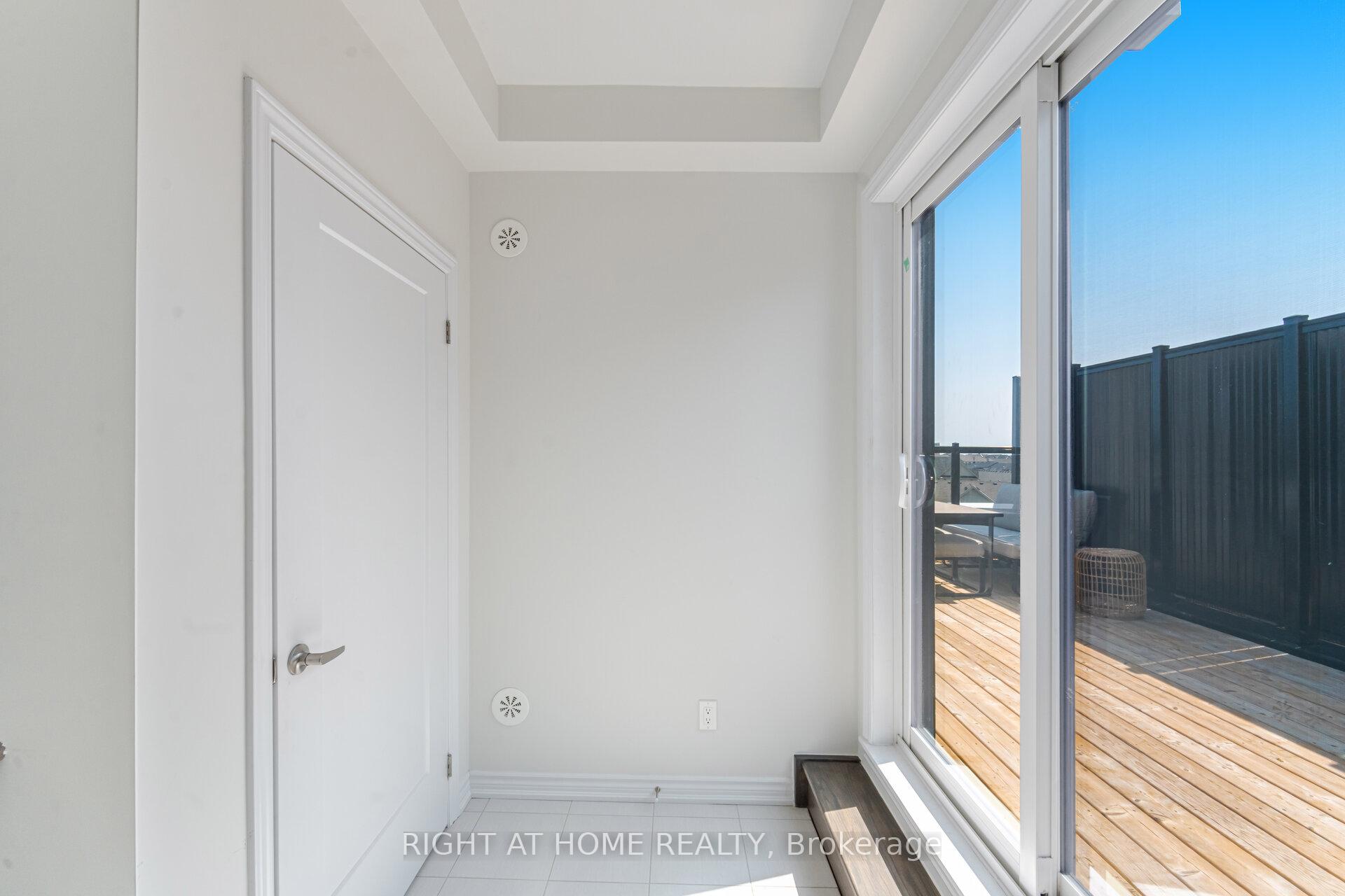 2 Bedrooms Condo at 349 Wheat Boom, Oakville For sale