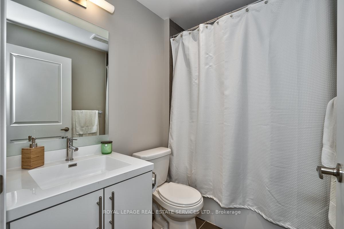 2 Bedrooms Condo at 65 Speers,  Oakville For sale