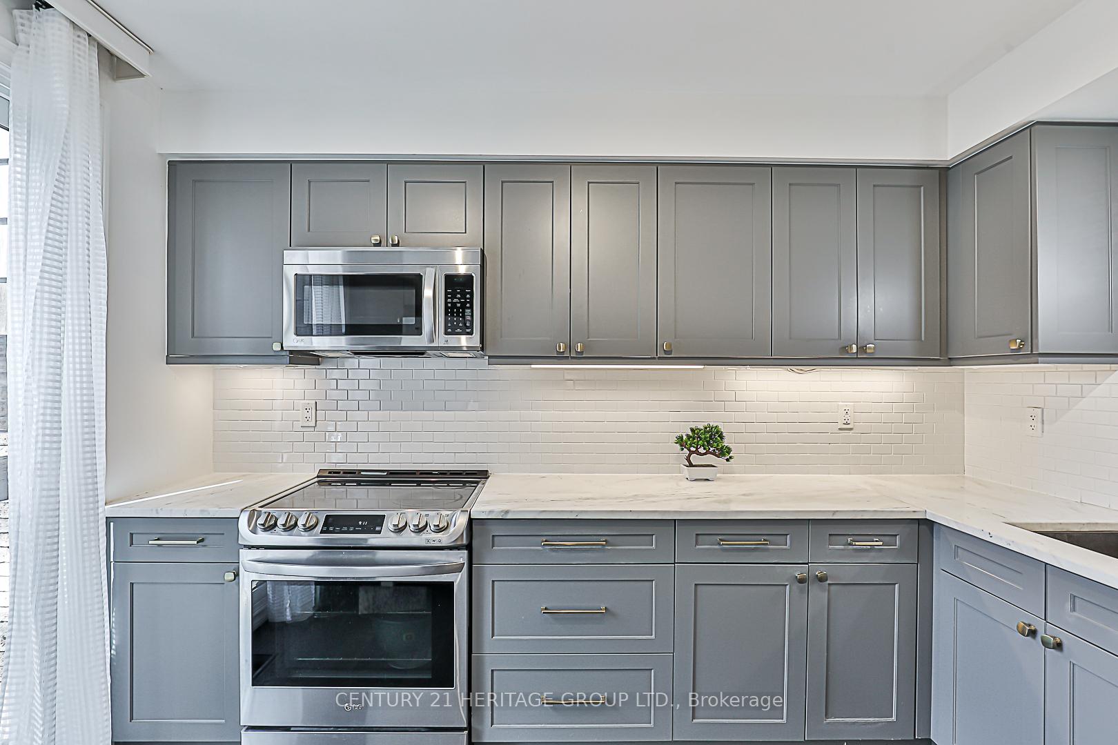 3 Bedrooms Condo at 4 Vale Carse,  Toronto For sale