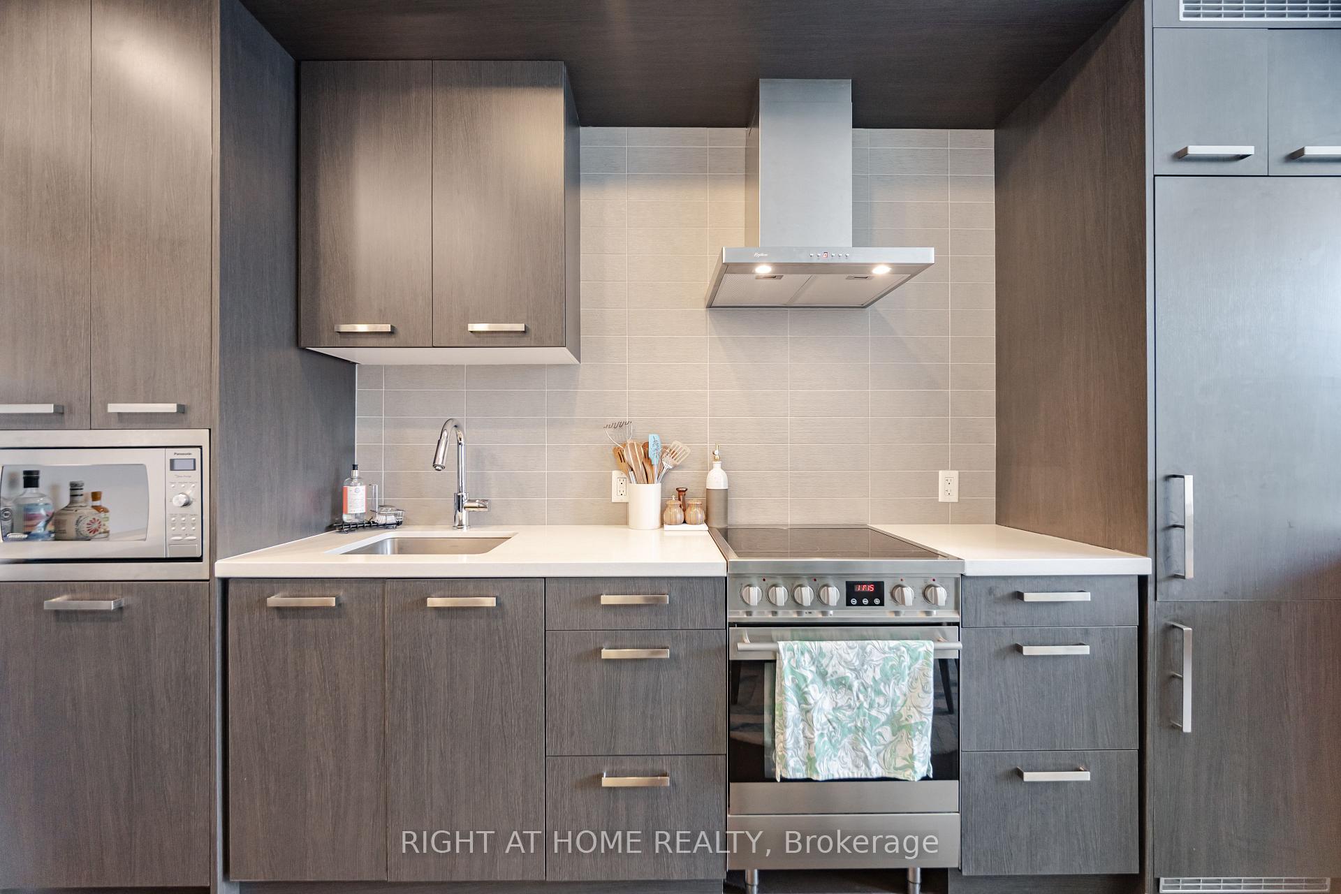 1 Bedroom Condo at 455 Front, Toronto For sale