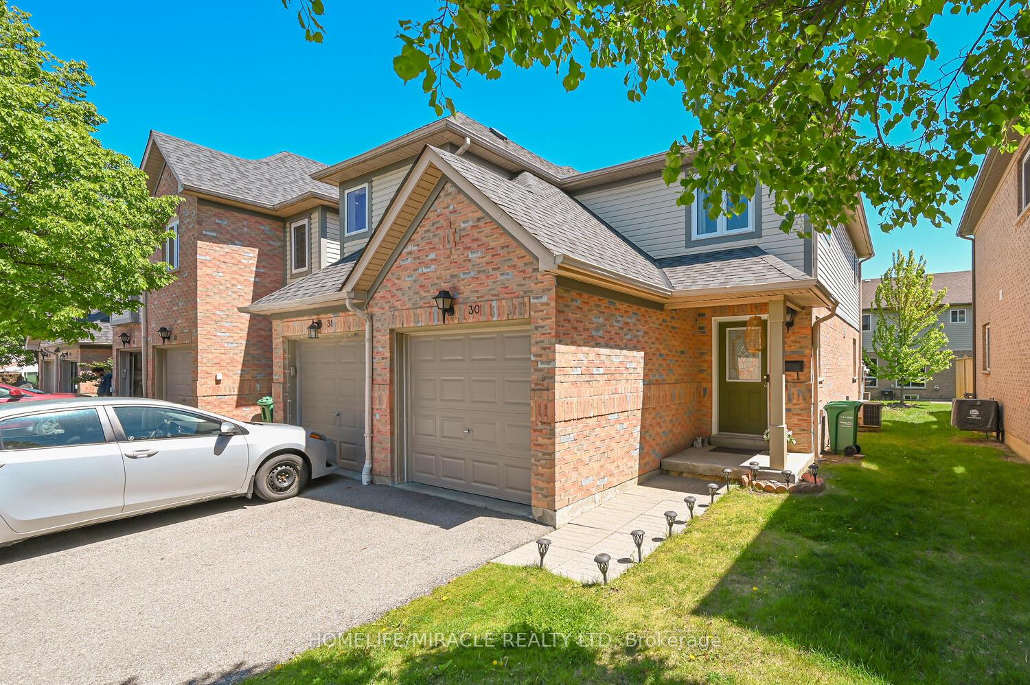 2 Bedrooms Condo at 5255 Guildwood, Mississauga For sale