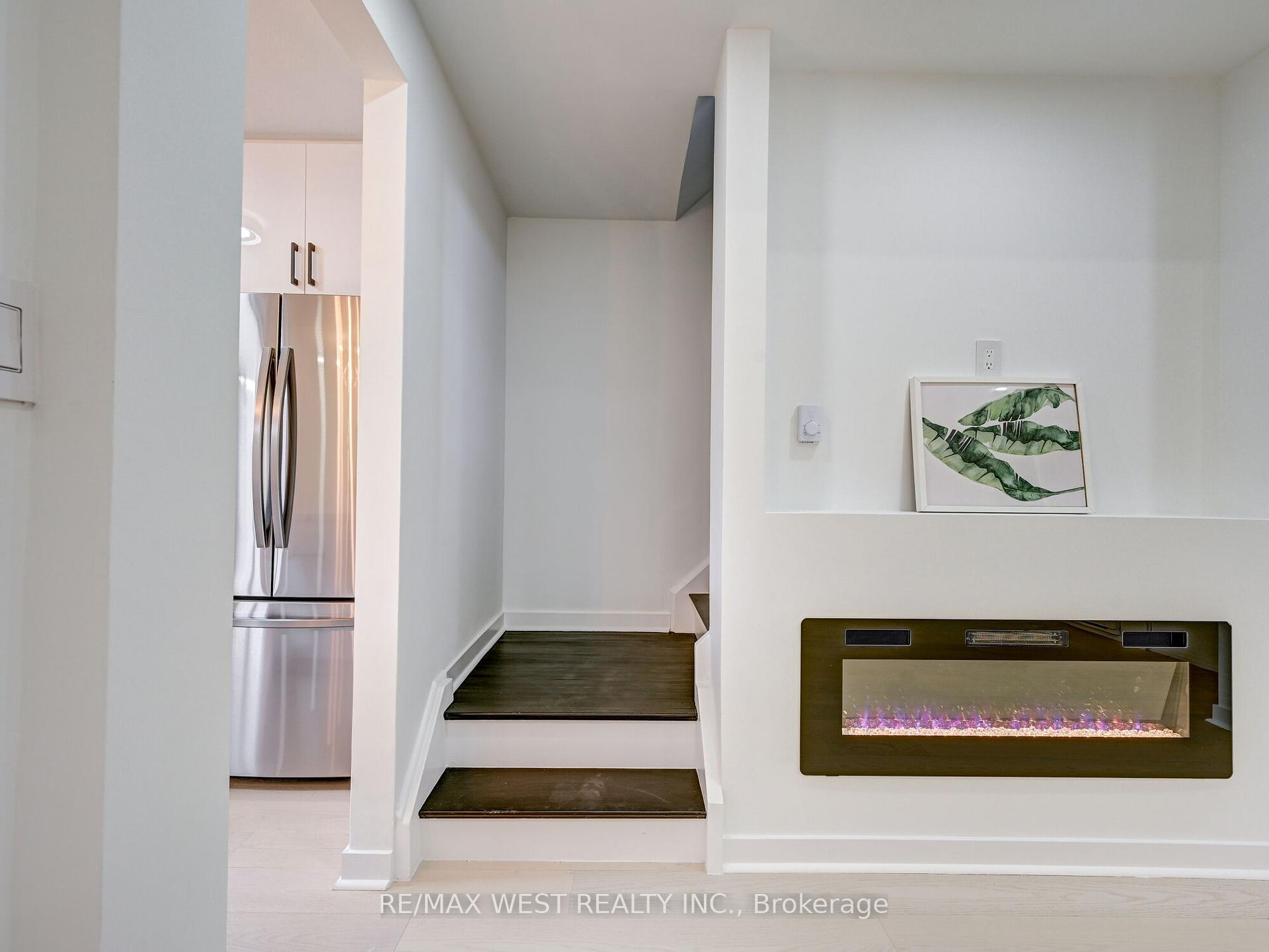 3 Bedrooms Condo at 22 Tandridge, Toronto For sale