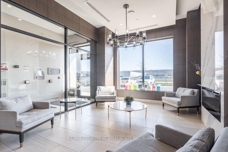 550 North Service Road, #404