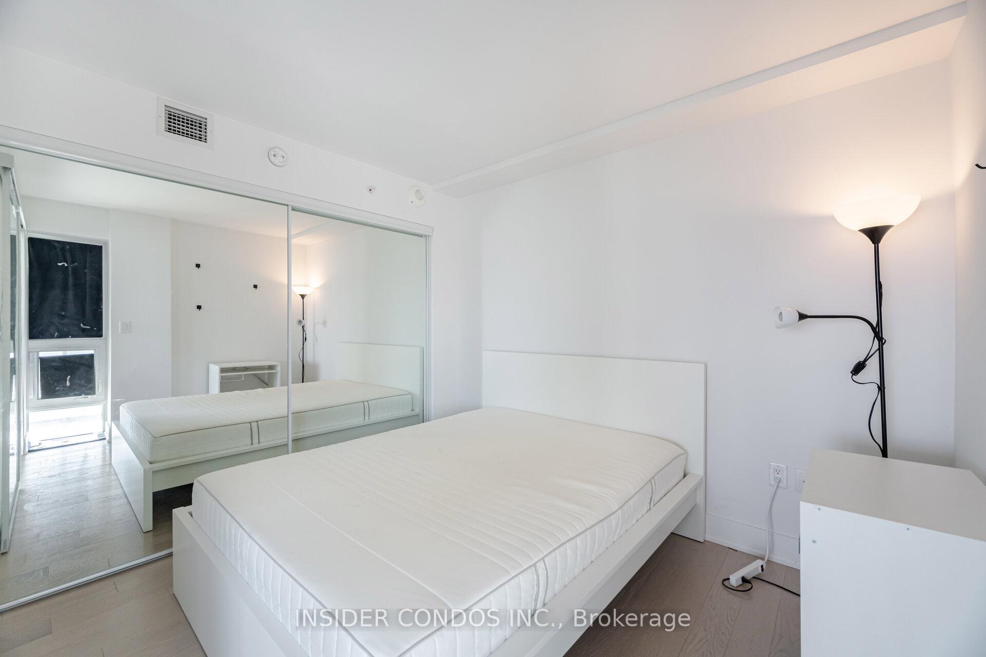 2 Bedrooms Condo at 955 Bay, Toronto For sale
