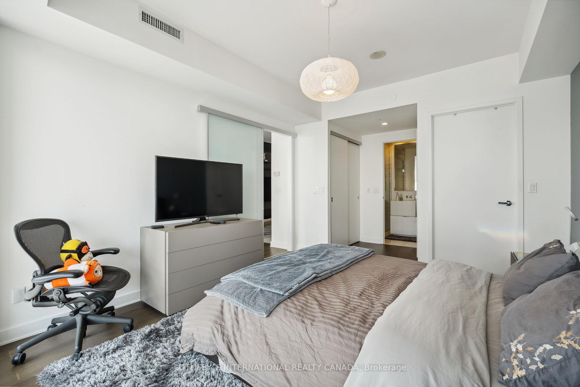 3 Bedrooms Condo at 1 Bloor,  Toronto For sale