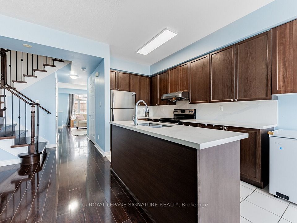 Kitchen w/Island