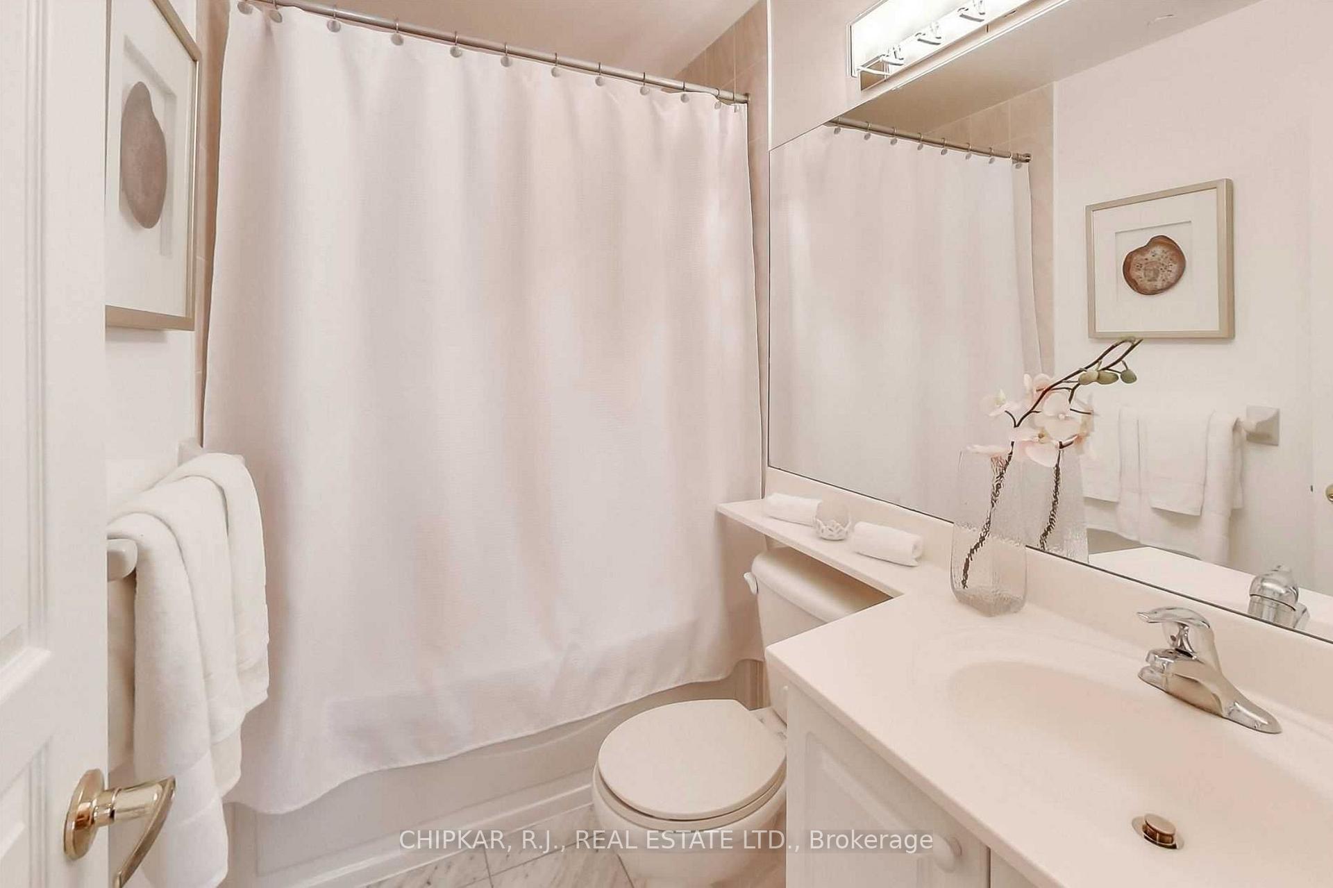 3 Bedrooms Condo at 15 Northtown,  Toronto For sale