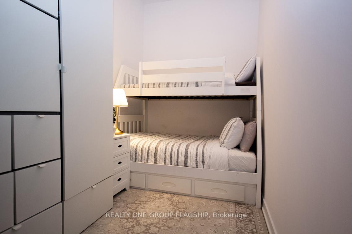 2 Bedrooms Condo at 38 Honeycrisp, Vaughan For sale