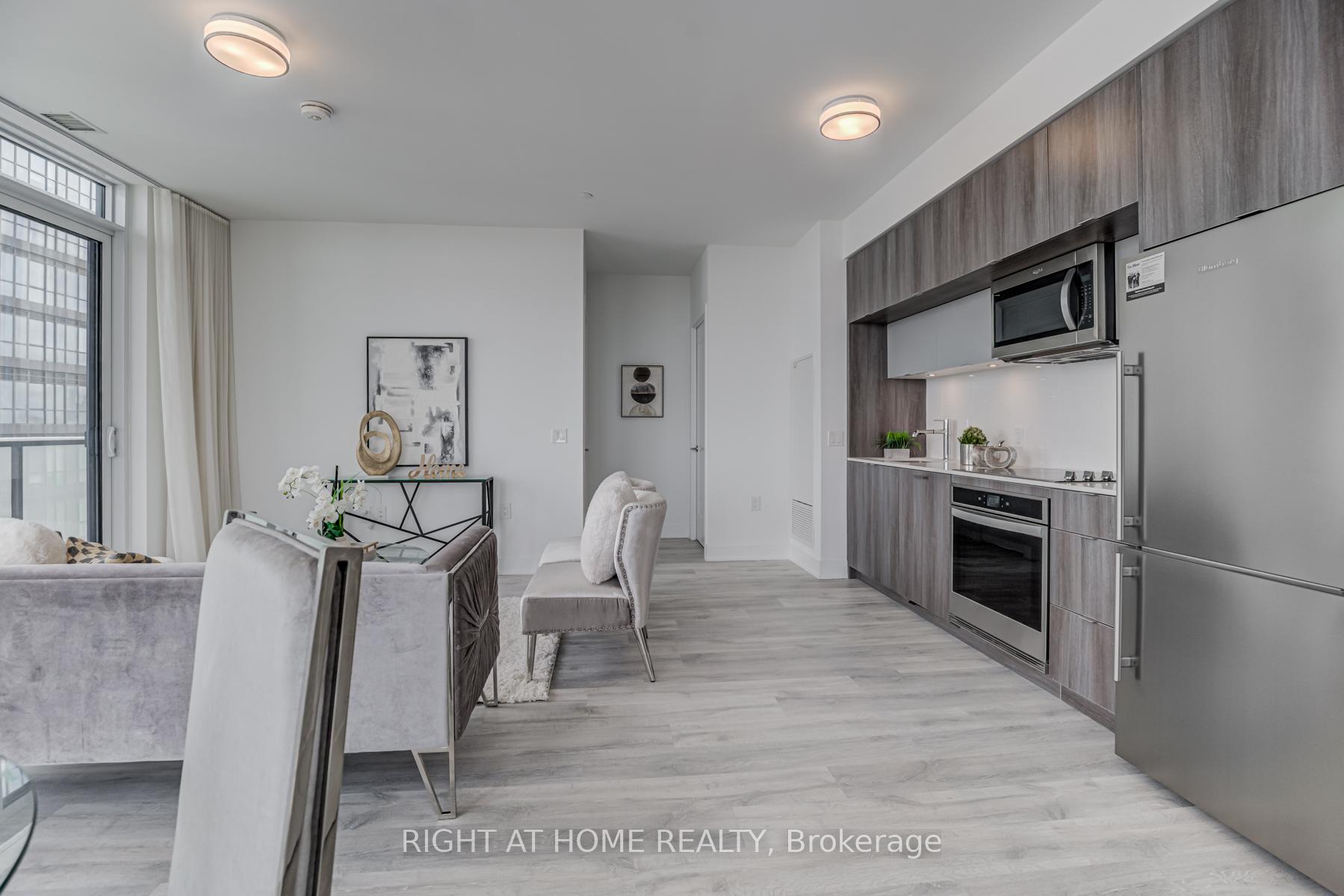 2 Bedrooms Condo at 575 Bloor,  Toronto For sale