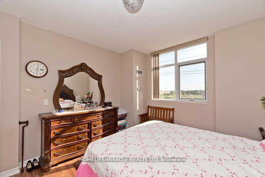 2 Bedrooms Condo at 9235 Jane, Vaughan For sale