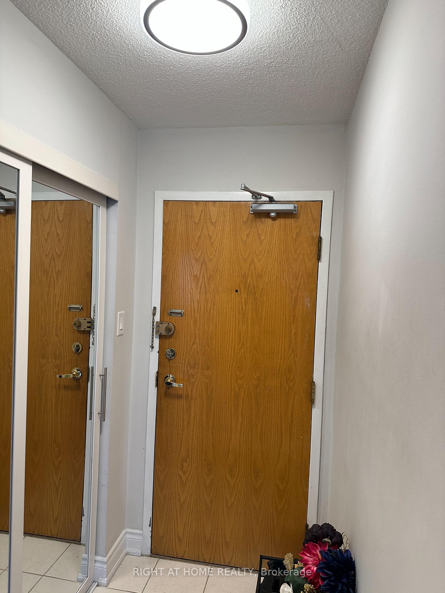 3 Bedrooms Condo at 300 Webb,  Mississauga For sale