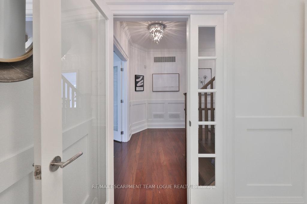 4 Bedrooms Condo at 4211 Millcroft Park, Burlington For sale