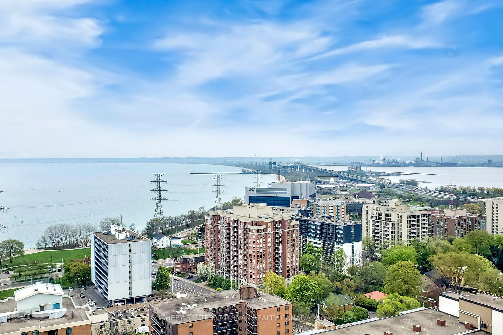 2 Bedrooms Condo at 500 Brock, Burlington For sale