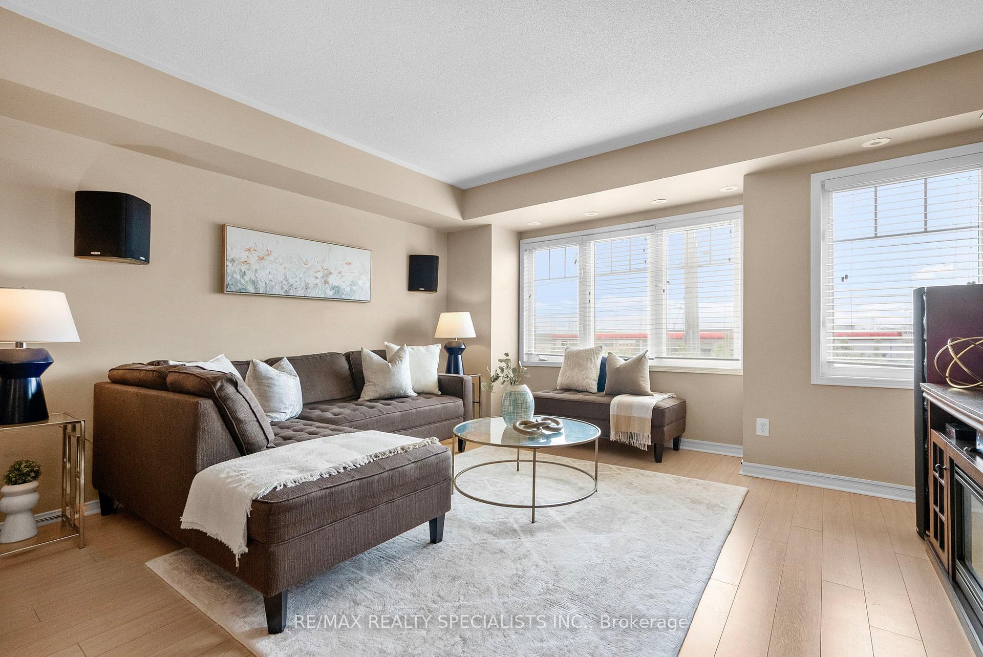 2 Bedrooms Condo at 3985 Eglinton, Mississauga For sale