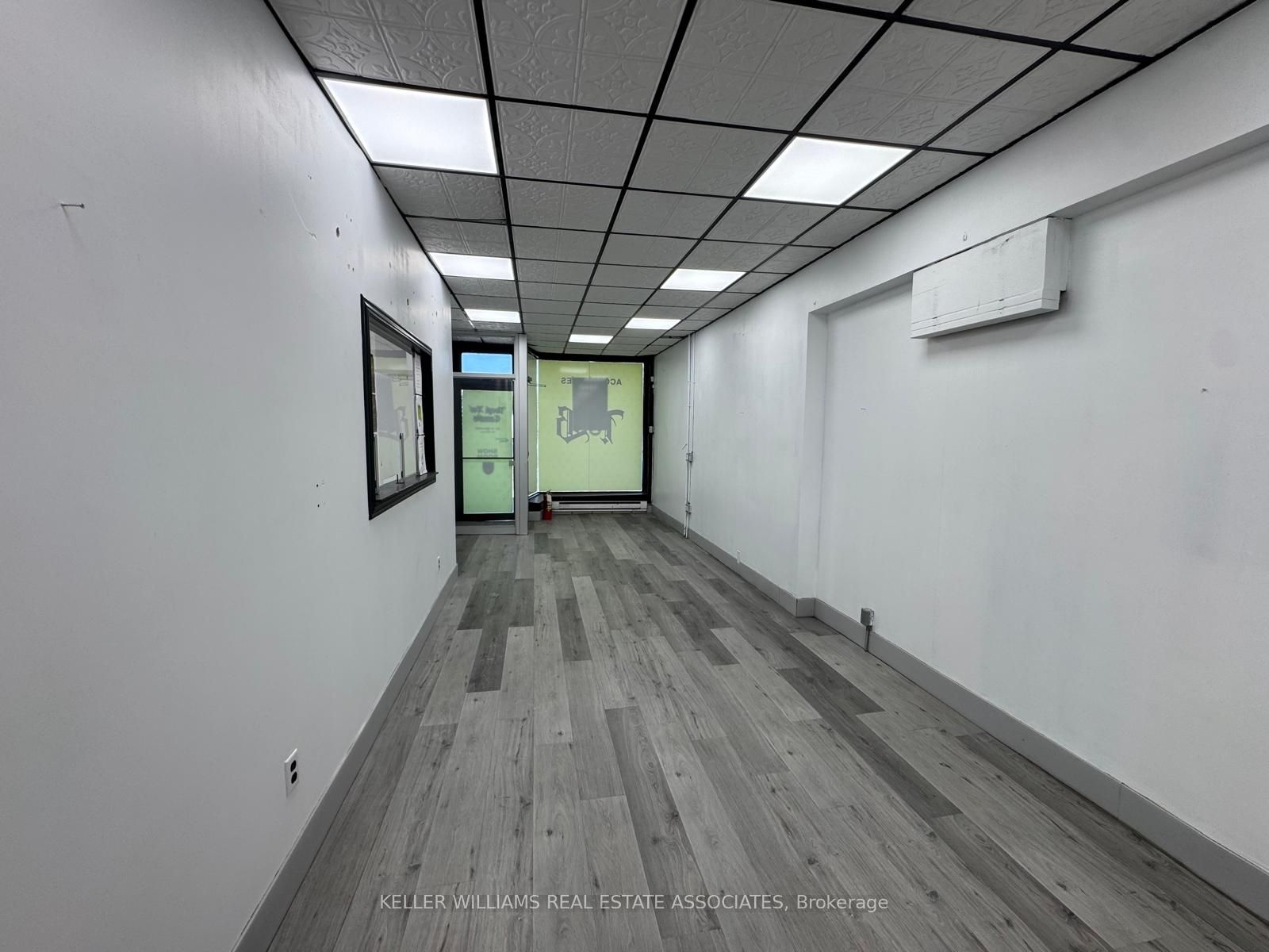 300 Lakeshore Road W