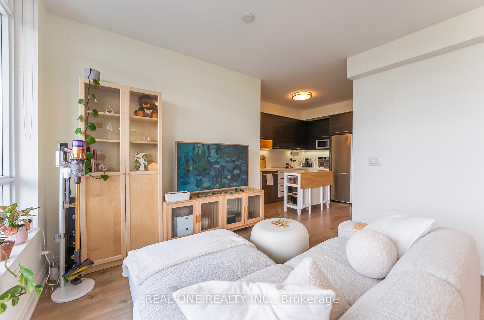 1 Bedroom Condo at 36 Park Lawn, Toronto For sale