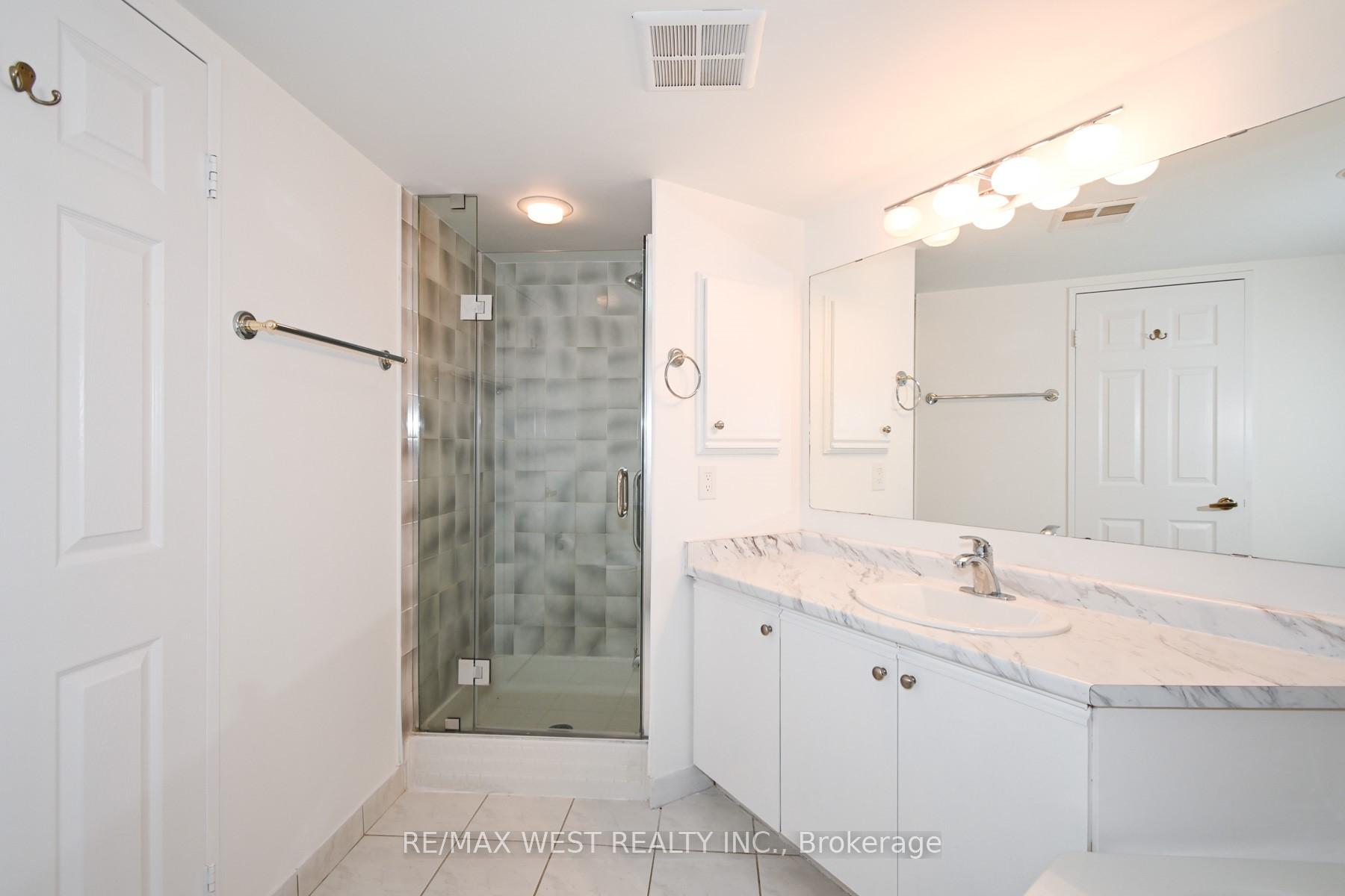 2 Bedrooms Condo at 3233 Eglinton,  Toronto For sale