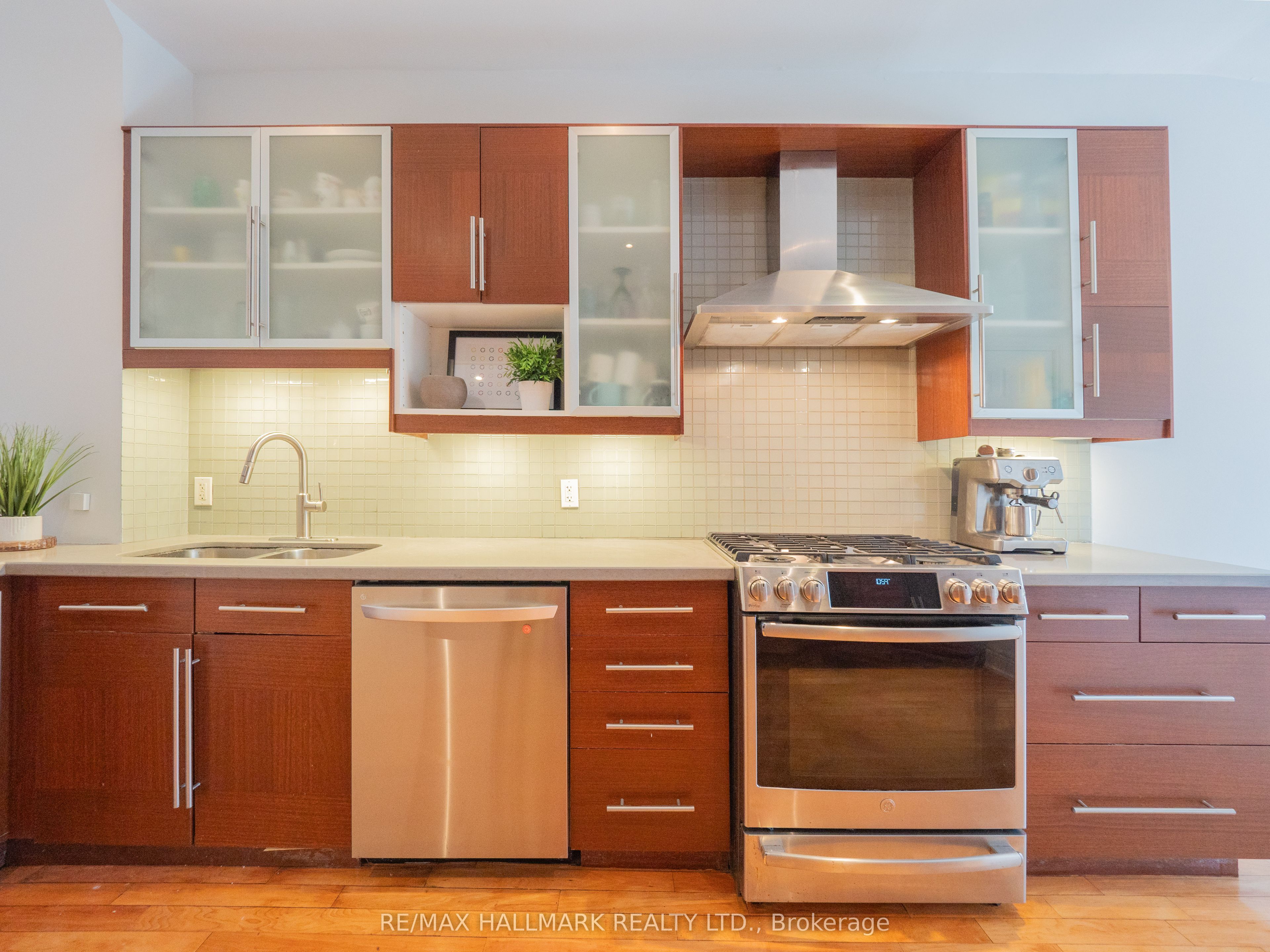142 Heward Avenue, Toronto, ON M4M 2T7