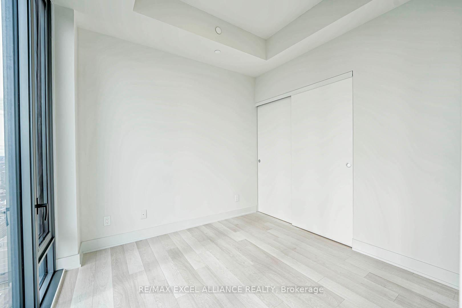 3 Bedrooms Condo at 8 Cumberland,  Toronto For sale
