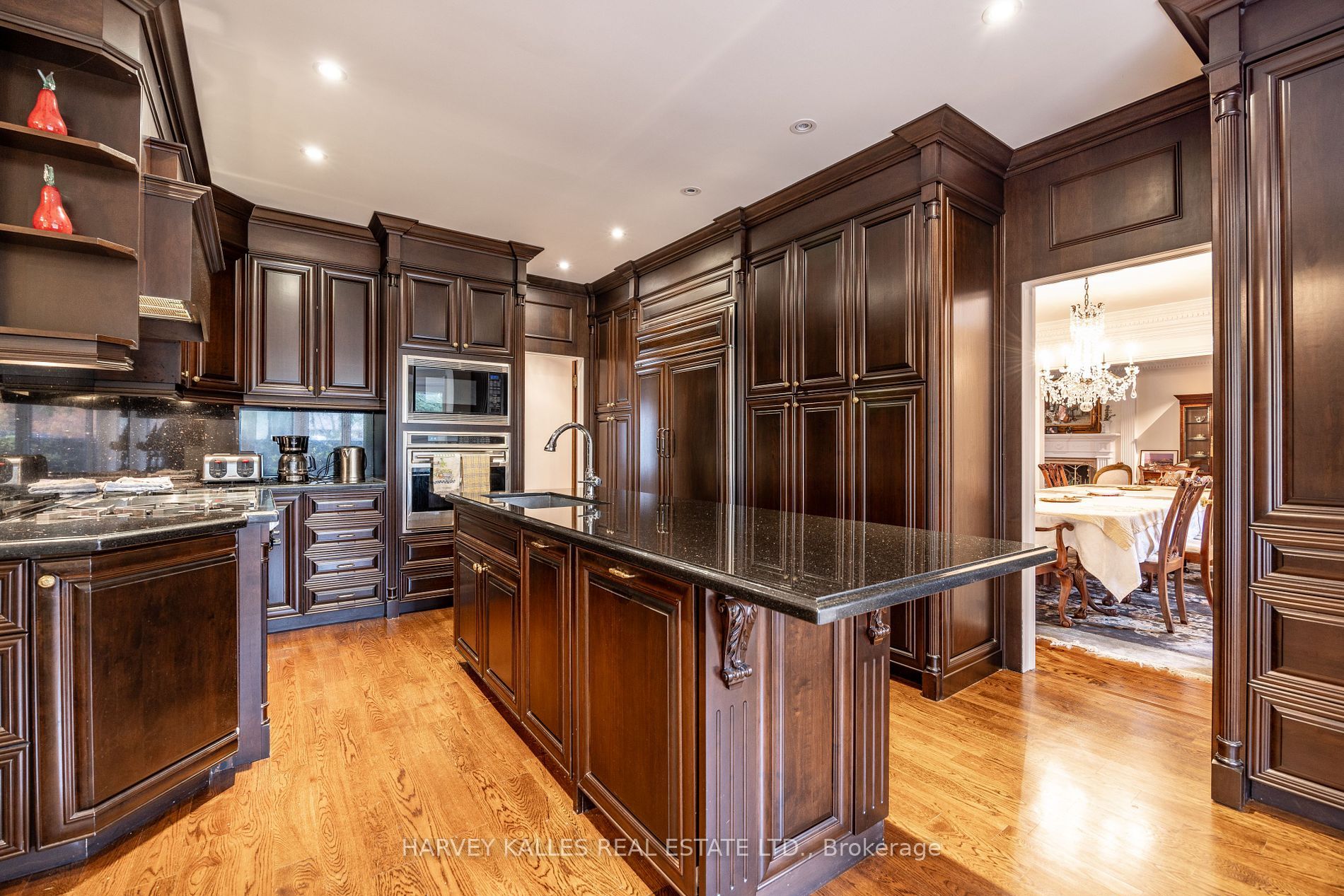 6 Versailles Court