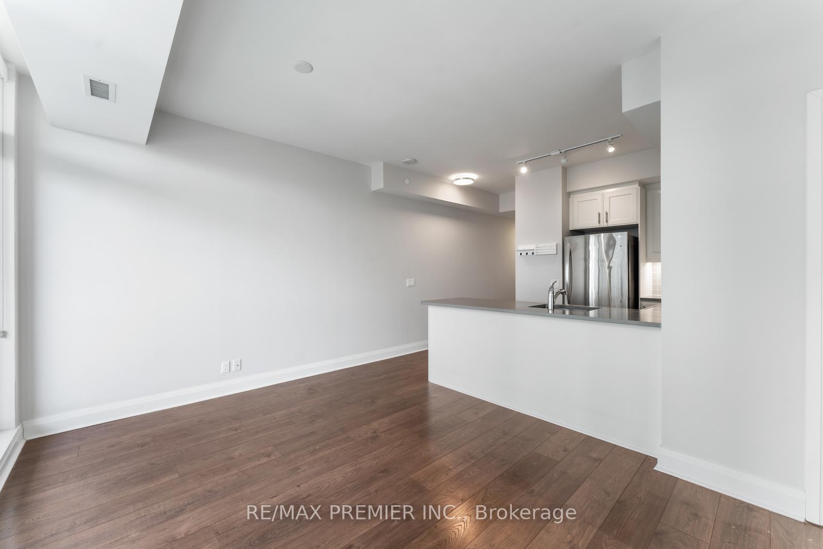 2 Bedrooms Condo at 15 Zorra,  Toronto For sale