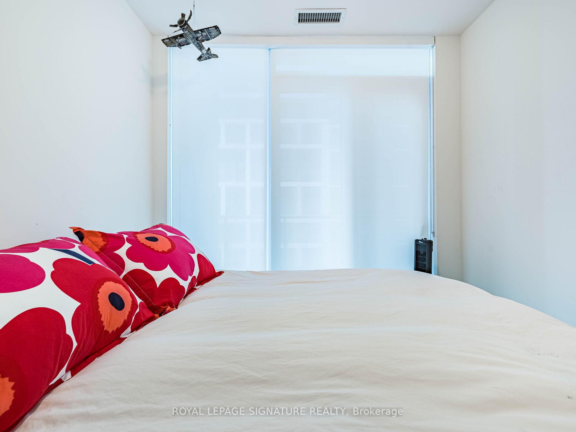 2 Bedrooms Condo at 60 Princess, Toronto For sale