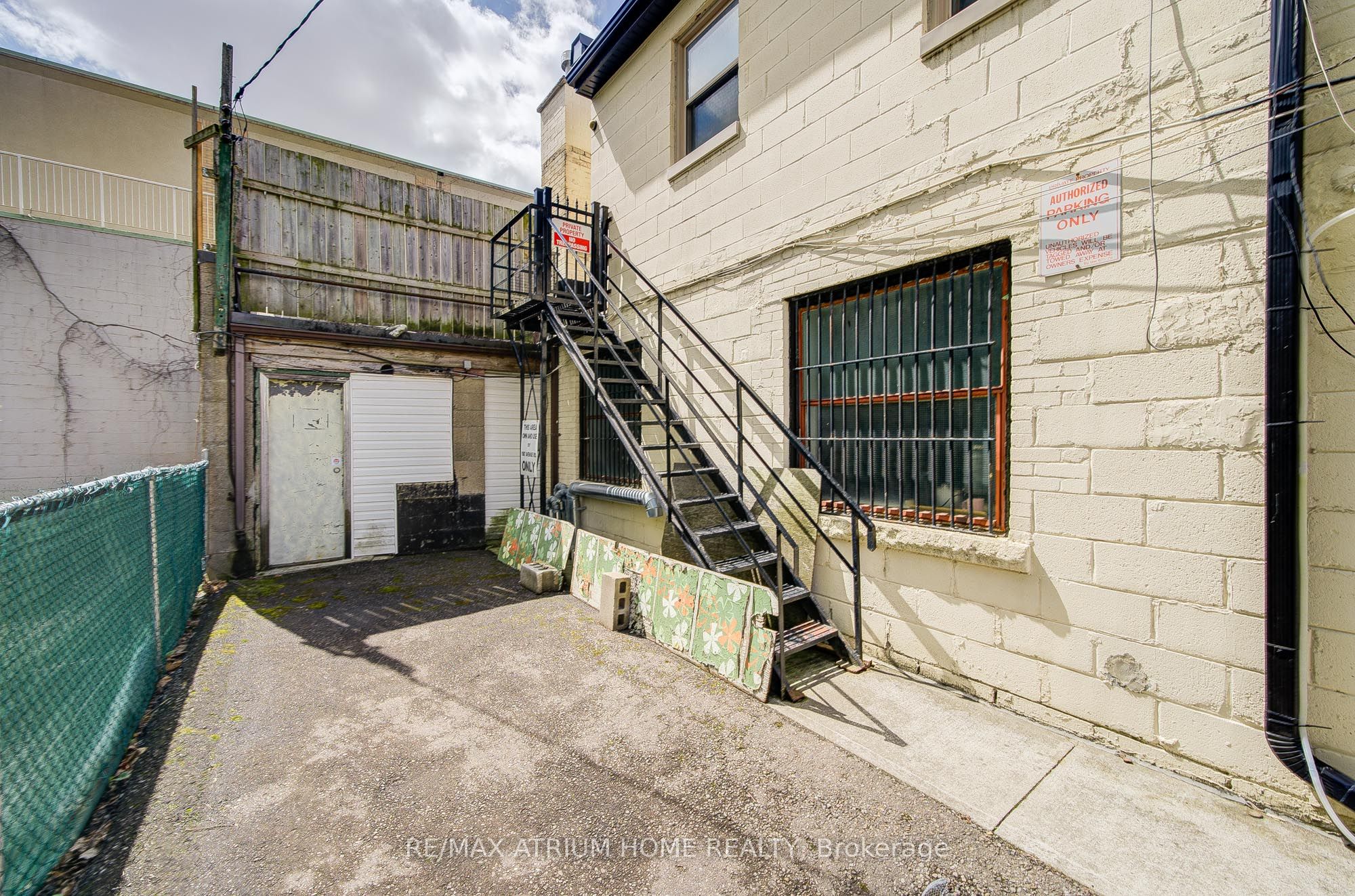 1685 Avenue Road, #Main