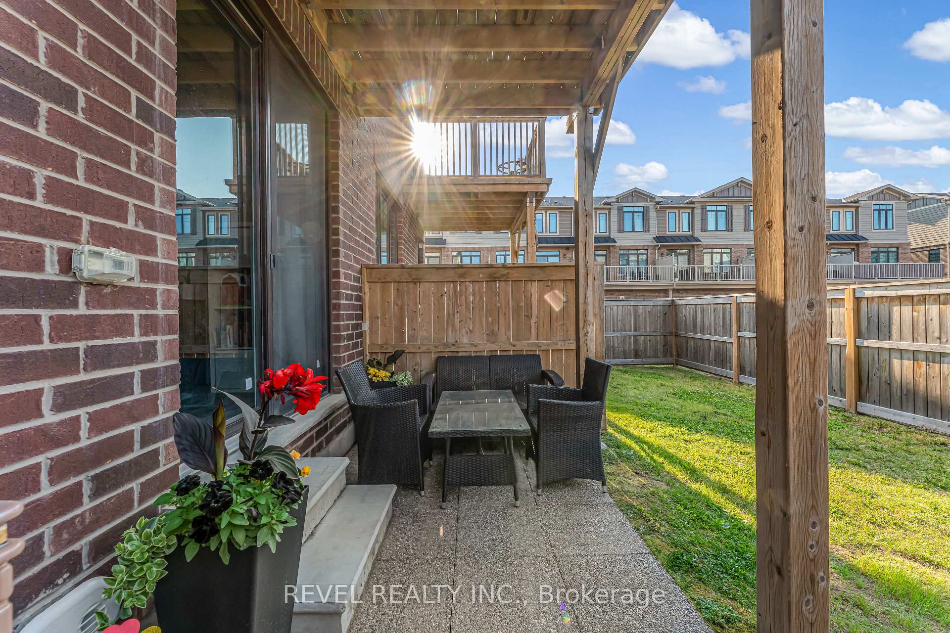 3 Bedrooms Condo at 288 Glover, Hamilton For sale