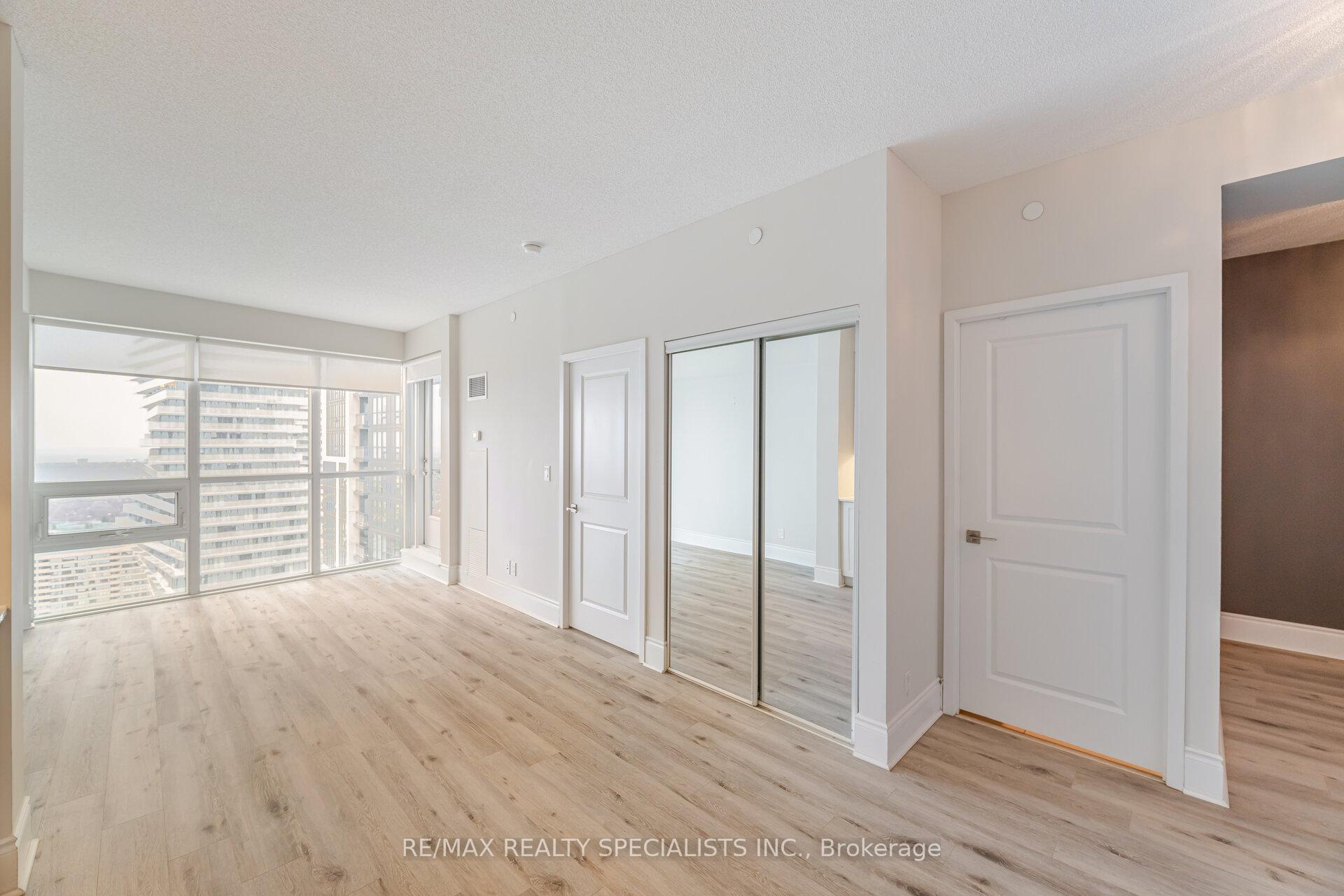 2 Bedrooms Condo at 510 Curran,  Mississauga For sale