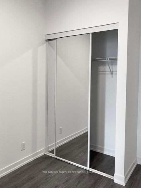 2 Bedrooms Condo at 8 Beverley Glen,  Vaughan For sale
