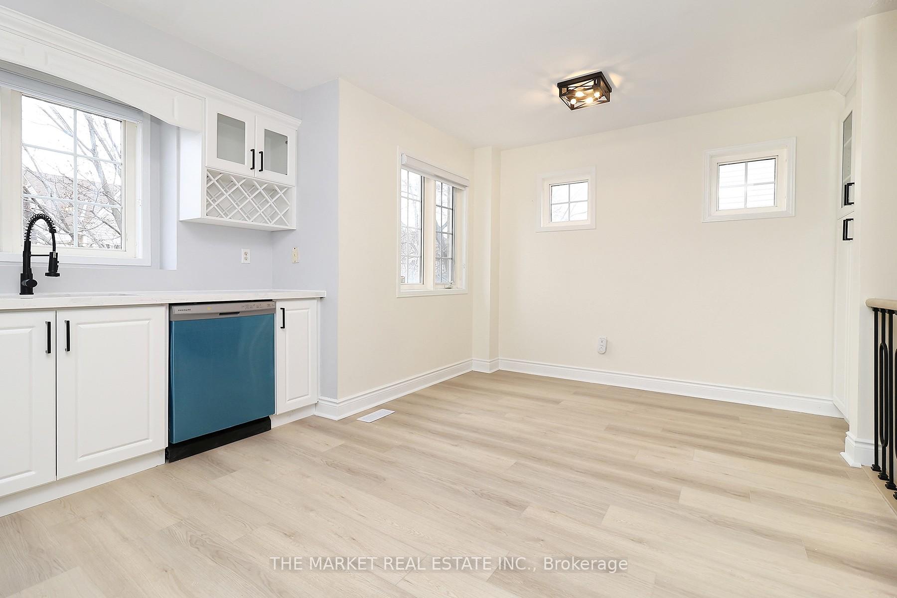3 Bedrooms Condo at 7190 Atwood, Mississauga For sale