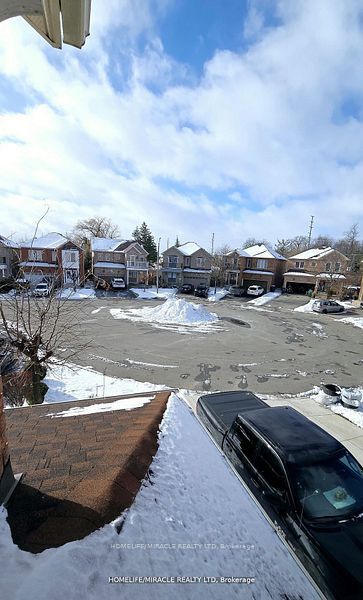 33 Atira Avenue, Brampton, ON L7A 3V1