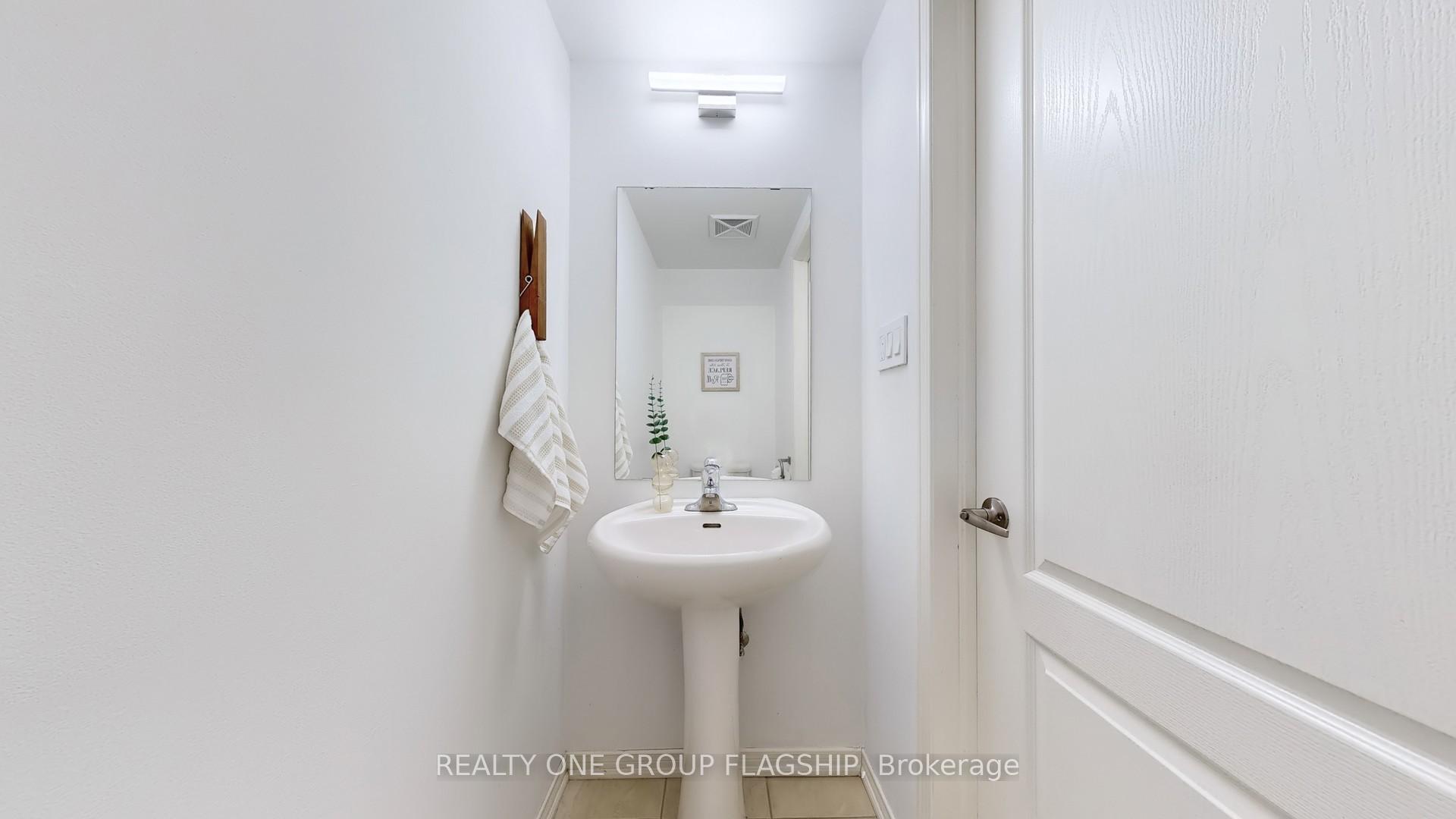 2 Bedrooms Condo at 2557 Sixth, Oakville For sale