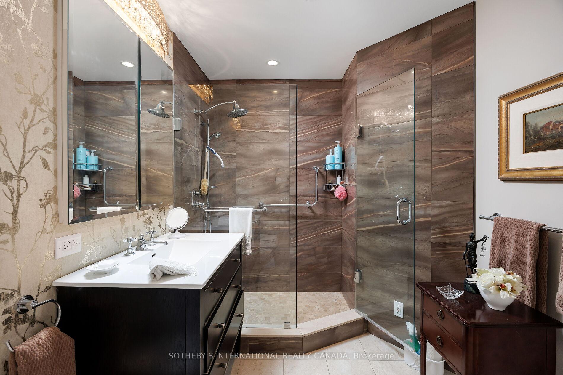 2 Bedrooms Condo at 935 Royal York, Toronto For sale