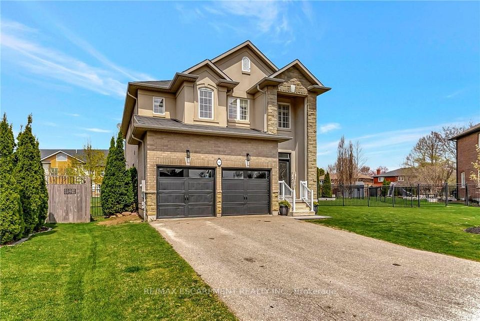 349 Valridge Drive, Hamilton, ON L9G 0B1