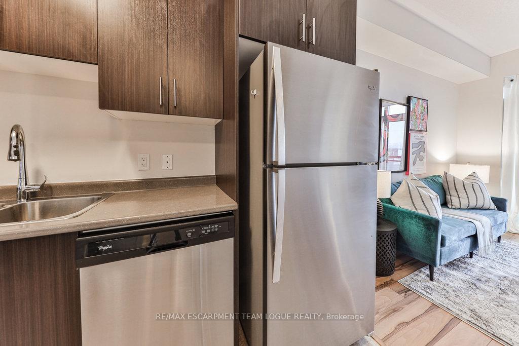 1 Bedroom Condo at 2490 Old Bronte,  Oakville For sale