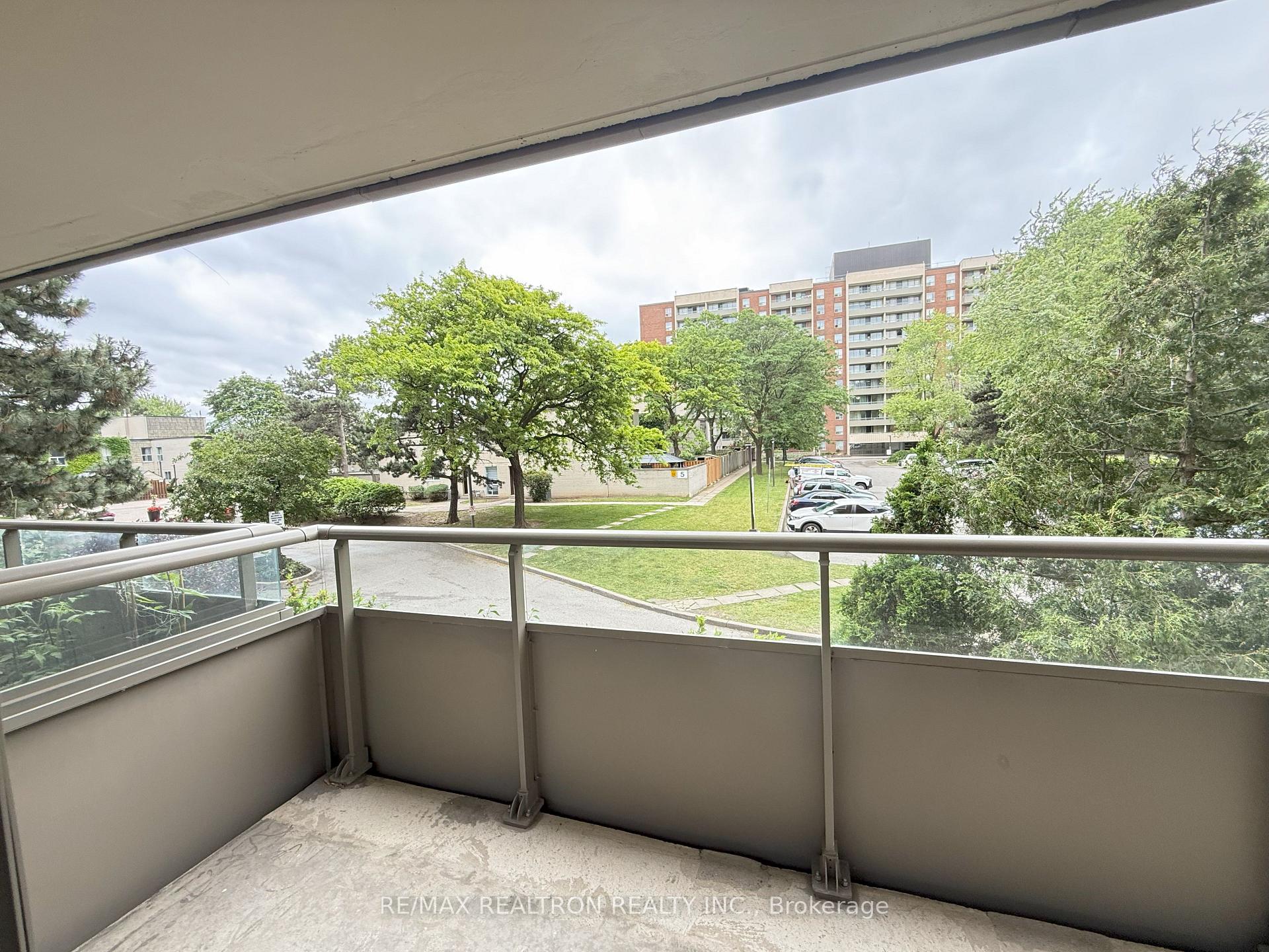 3 Bedrooms Condo at 1 Four Winds, Toronto For sale