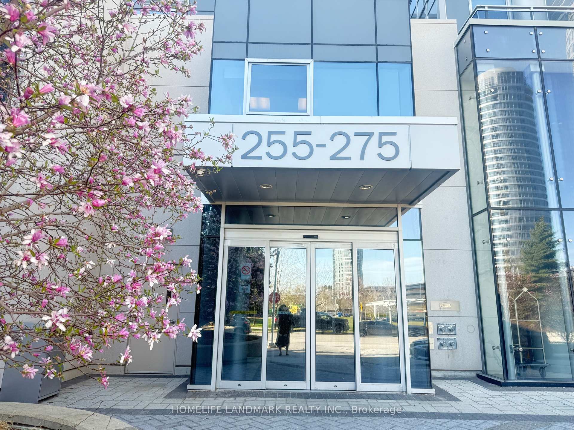 2 Bedrooms Condo at 255 Village Green,  Toronto For sale