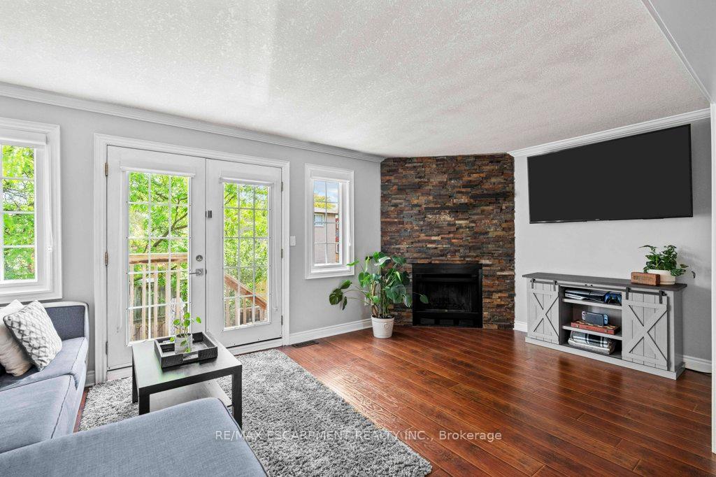 3 Bedrooms Condo at 29 HERITAGE, Hamilton For sale