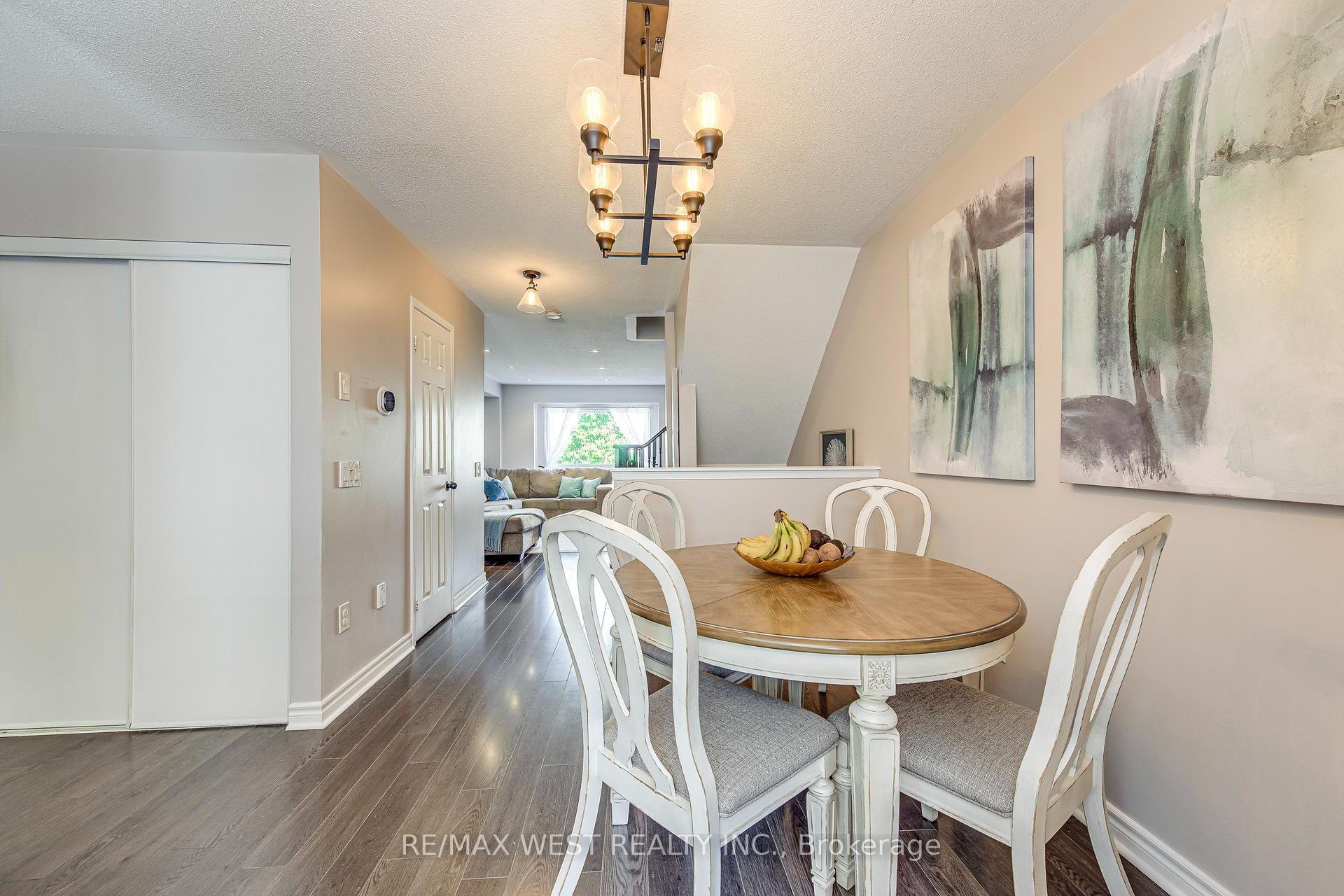 3 Bedrooms Condo at 50 Strathaven, Mississauga For sale