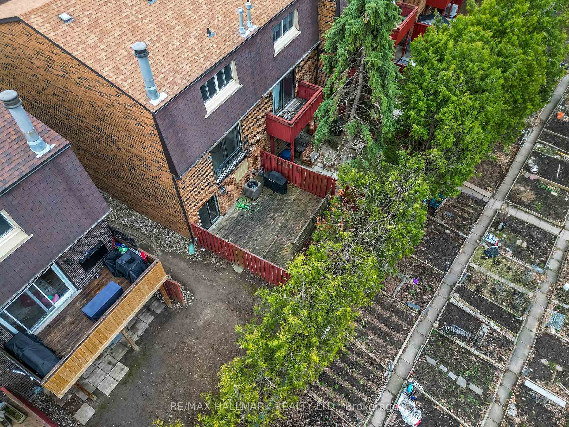 3 Bedrooms Condo at 60 Bards Walkway, Toronto For sale
