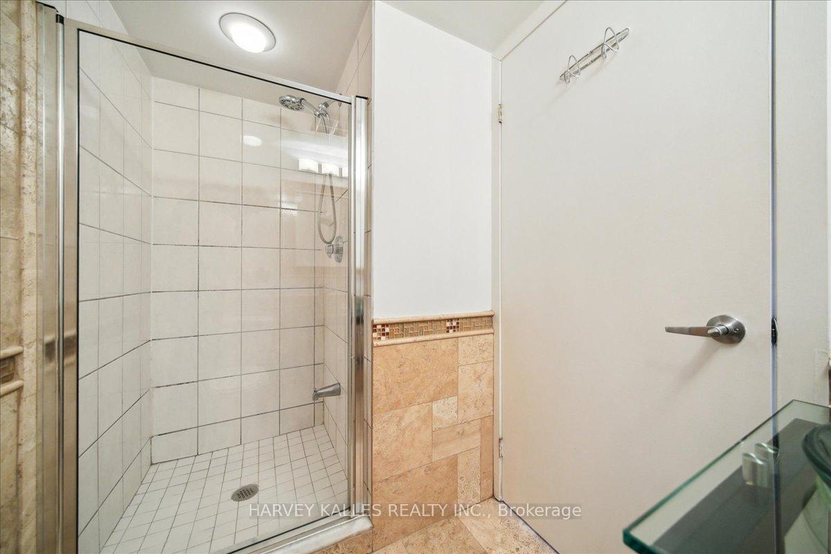 2 Bedrooms Condo at 550 Queens, Toronto For sale