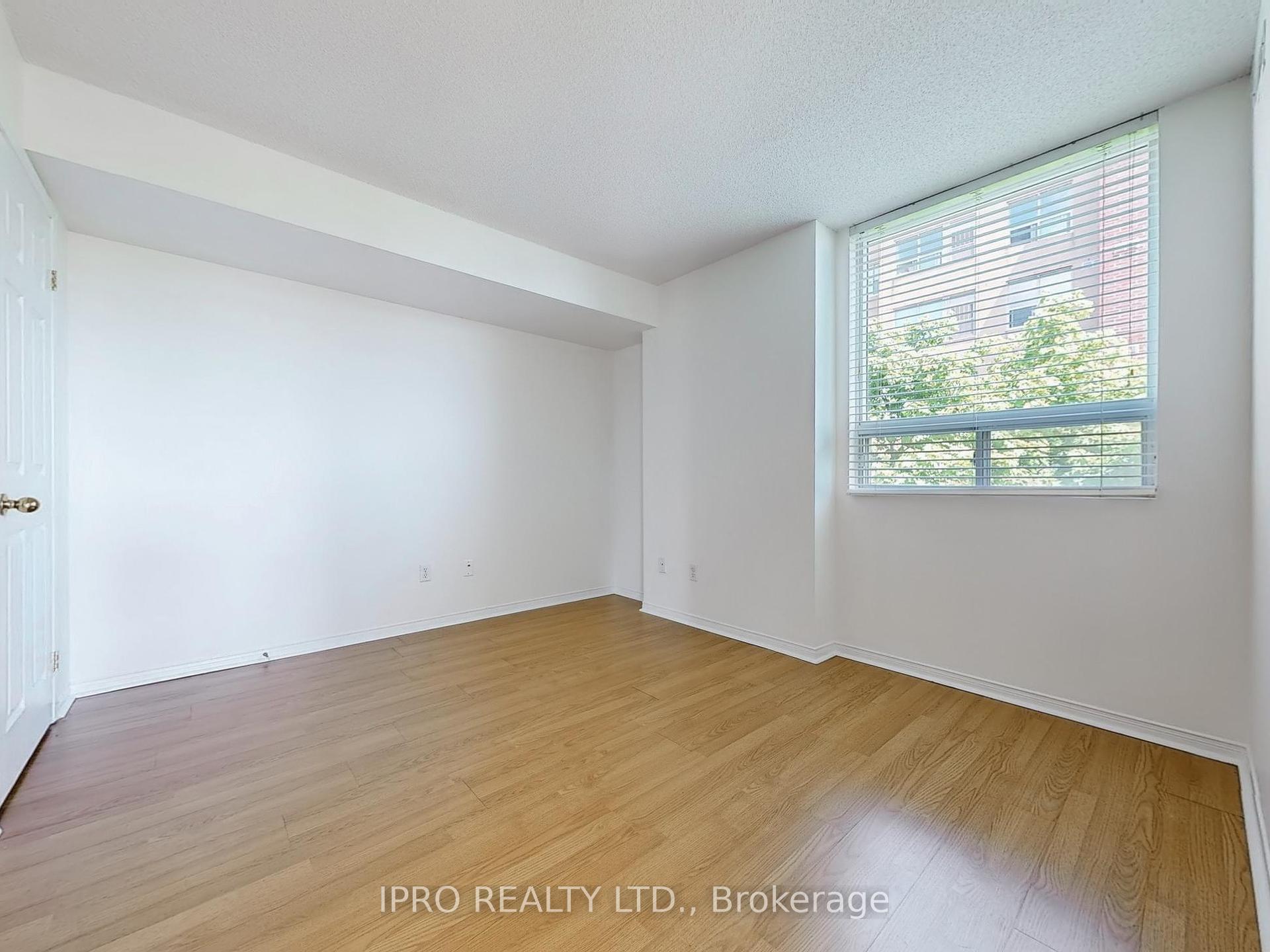 2 Bedrooms Condo at 32 Tannery, Mississauga For sale