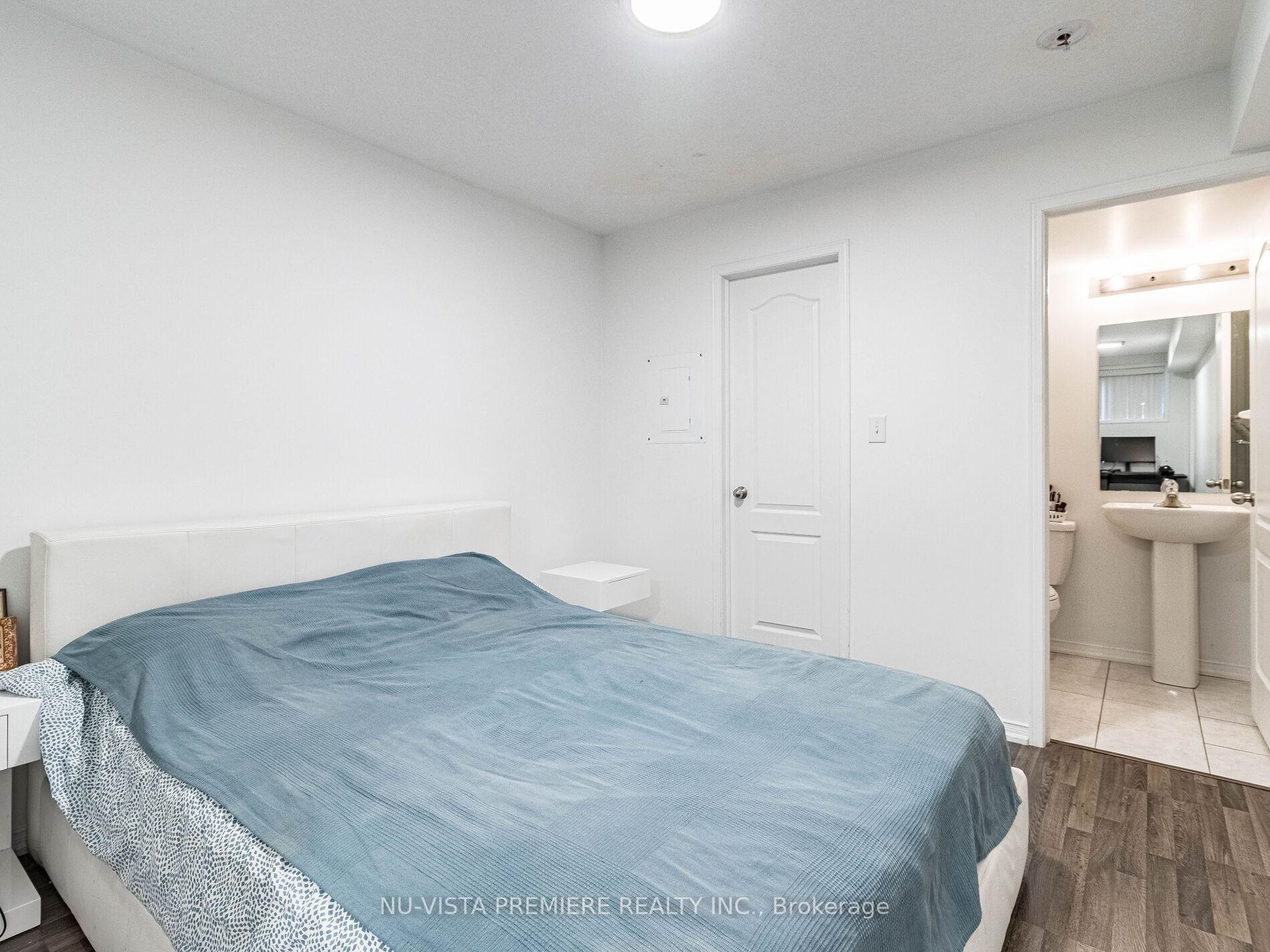 2 Bedrooms Condo at 2488 Post, Oakville For sale