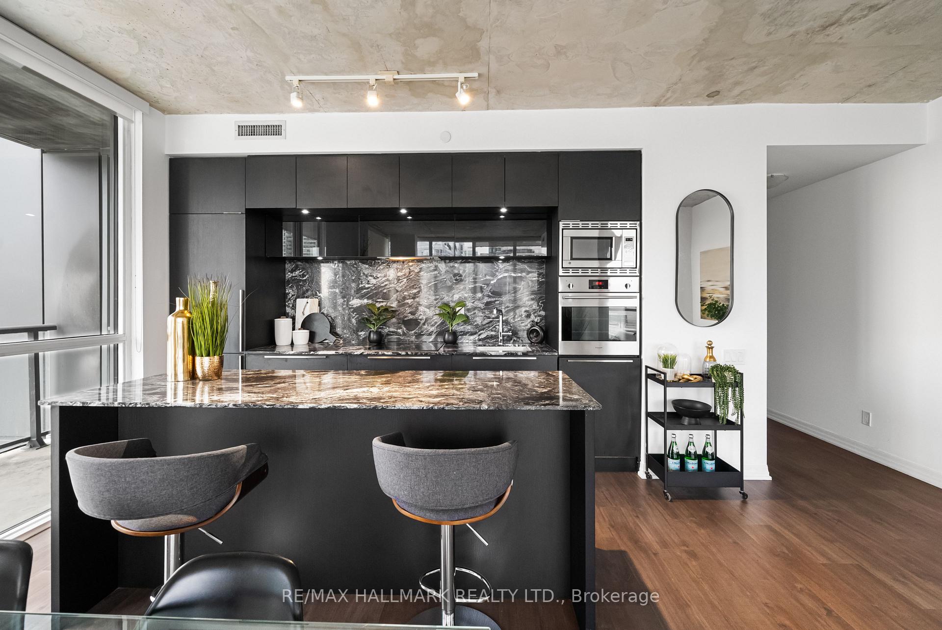 2 Bedrooms Condo at 88 Blue Jays, Toronto For sale
