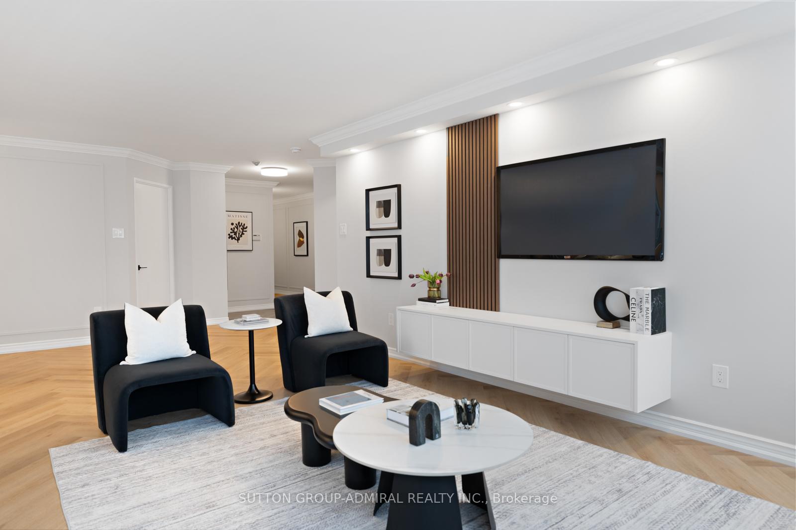2 Bedrooms Condo at 7 Townsgate, Vaughan For sale
