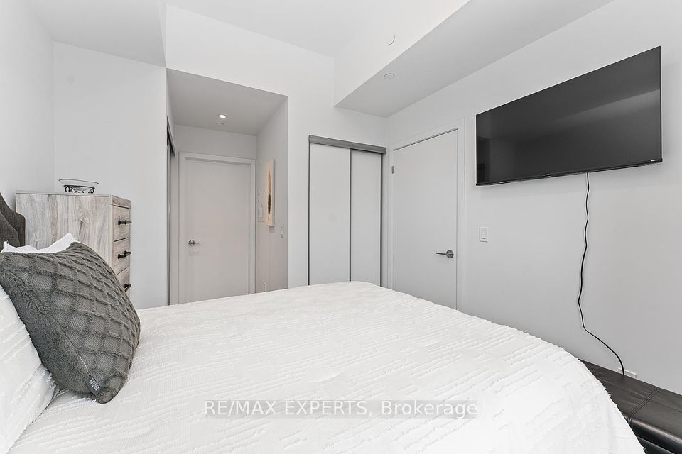 1928 Lakeshore Boulevard 4203